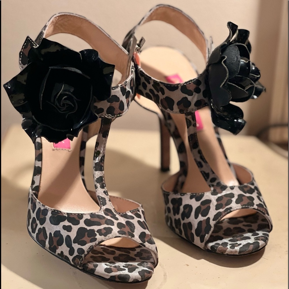 Leopard Betsy Johnson shoes…like new wore once